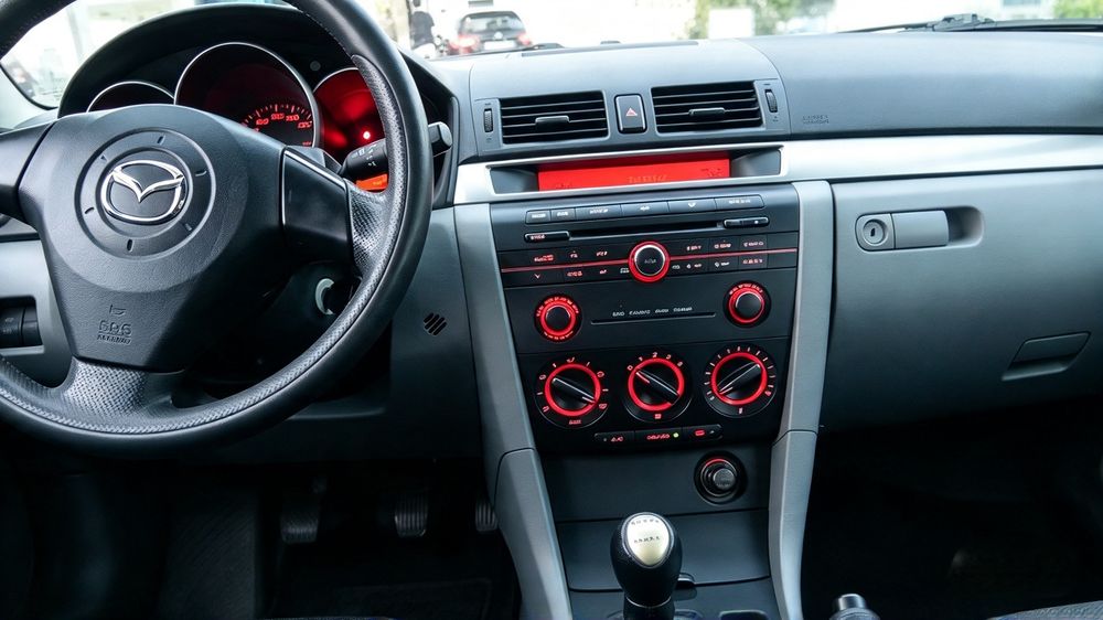 Mazda 3 HATCHBACK de 2004 nacional com 225mil kms