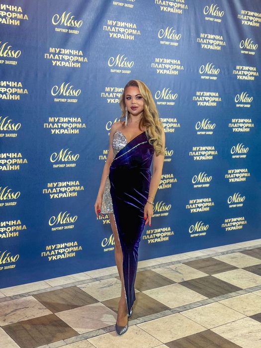 Вечірня сукня максі