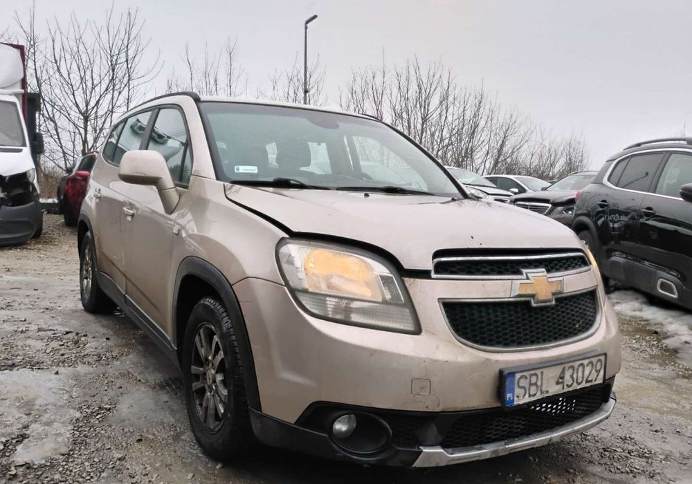 Chevrolet Orlando 2012r, 1.8 LPG. 7 osób. Uszkodzony lewy bok. Jeździ.