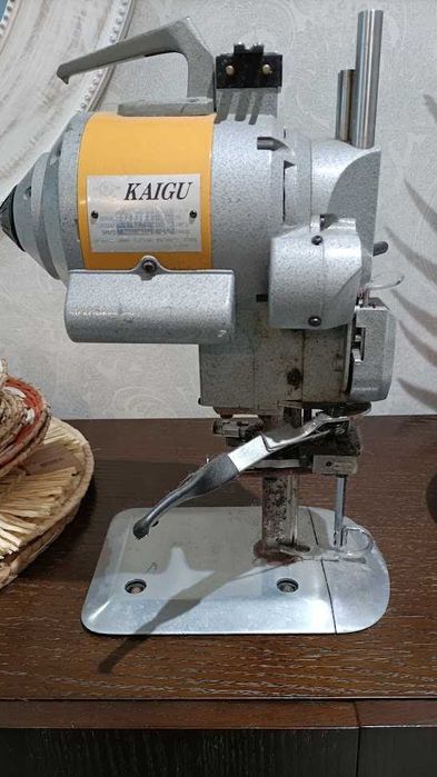 Maquina/ tesoura corte vertical de tecidos KAIGU