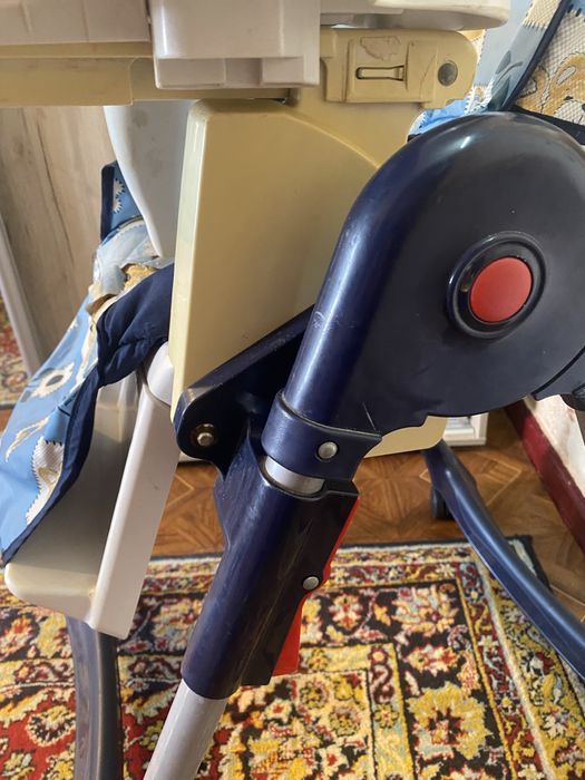 Стіл для годування