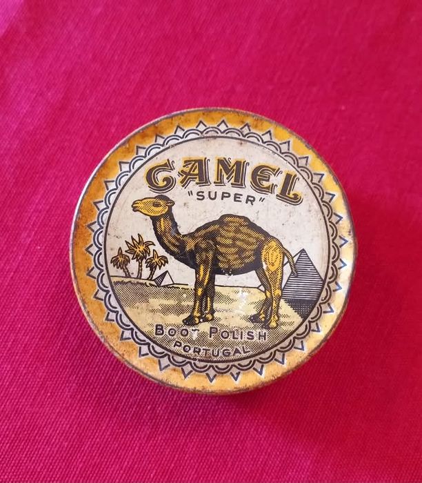 Lote de latas de graxa antigas.