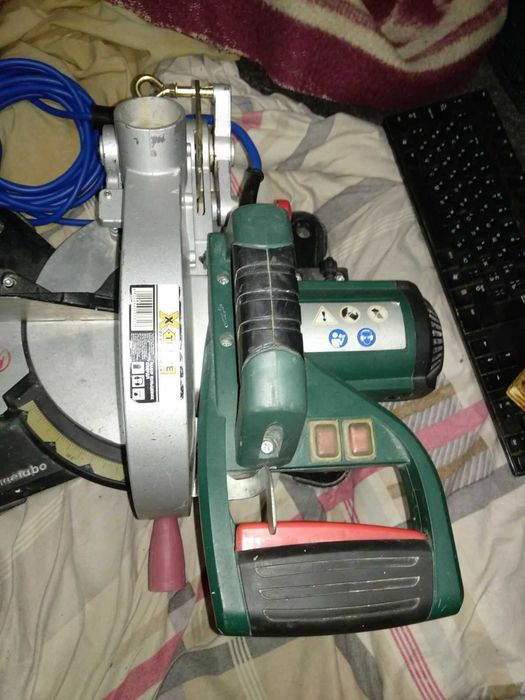 Продам торцювальну пилу Metabo KS216