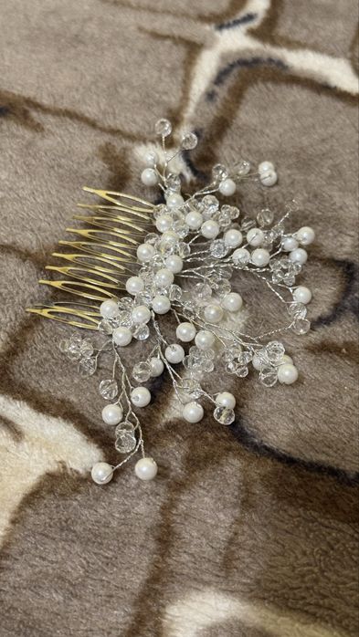 Весільна прикраса у волосся