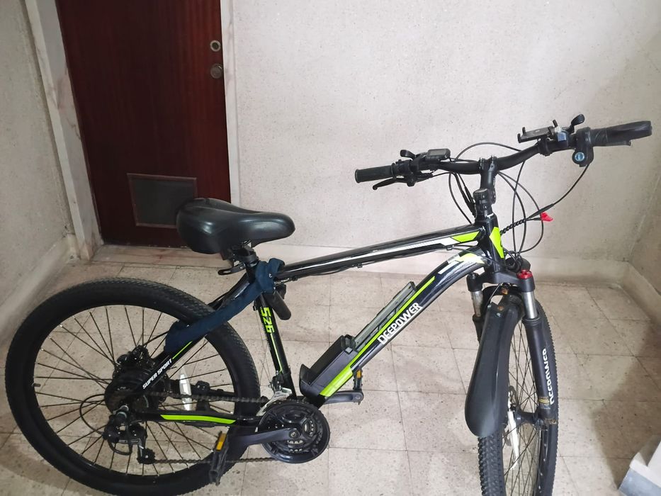 Bicicleta elétrica em excelente estado.