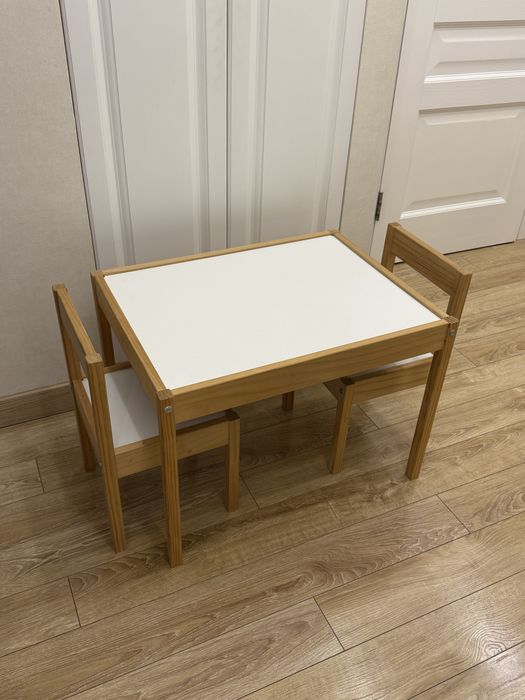 Дитячий стіл IKEA, плюс 2 стільці