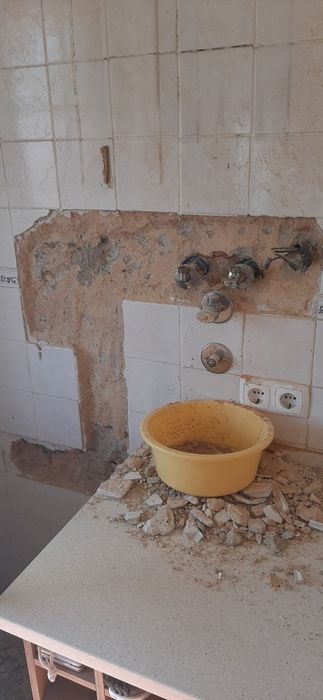 -instalação de termoacomulador ou esquentador
-reparações 
-intervençõ