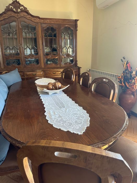 Mesa de sala e 8 cadeiras