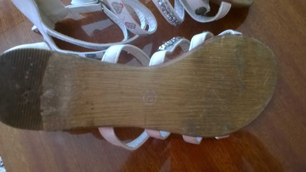 Sandałki dla dziewczynki rozm . 33.