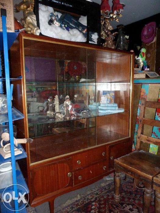 Vitrine com gavetas