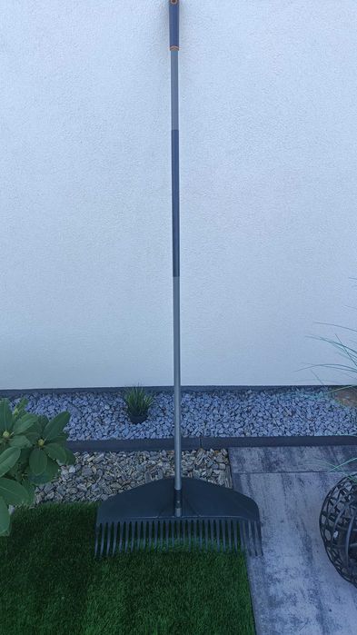 Grabie plastikowe Fiskars 60 cm