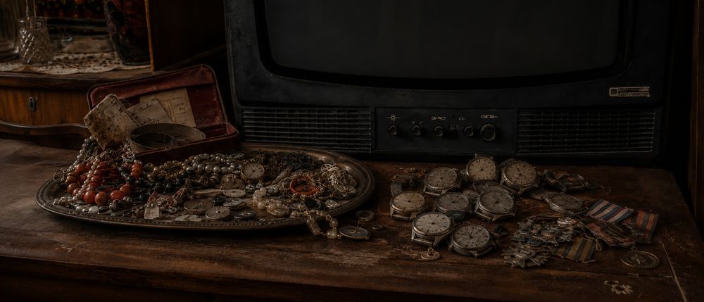 Zepsute zegarki biżuteria niekompletna