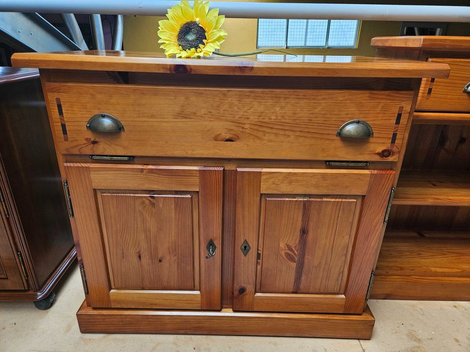 Móvel em madeira maciça estilo rústico - óptimo e