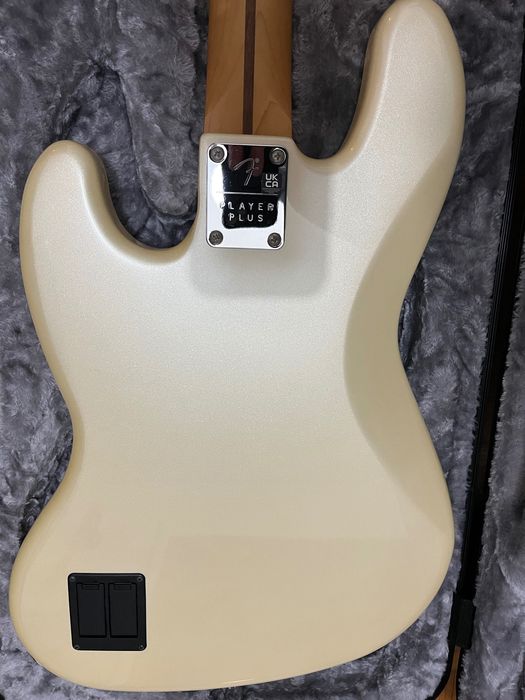Baixo Fender Player Plus Jazz Bass c/ case