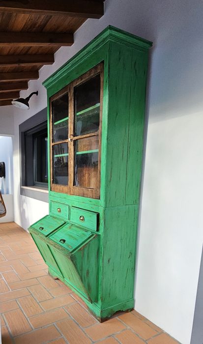 Grande louceiro mercearia tulhas antigo rústico