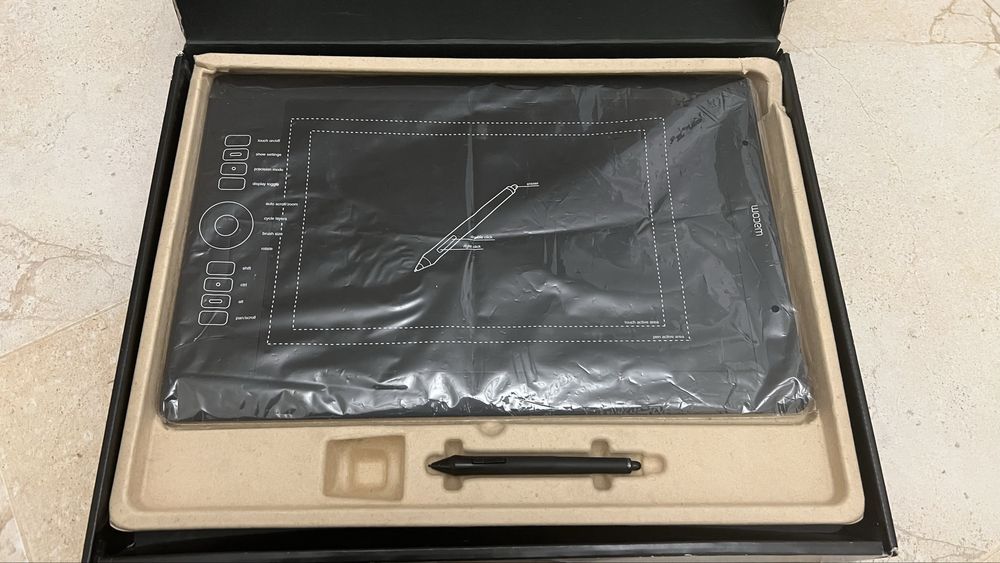 Графічний планшет Wacom Intuos 5 touch L  PTH-850