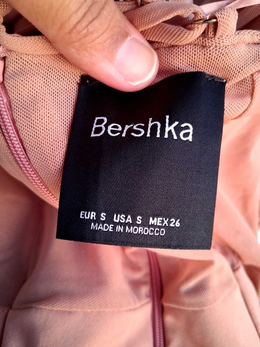 Vestido Breskha,com brincos Lefties.