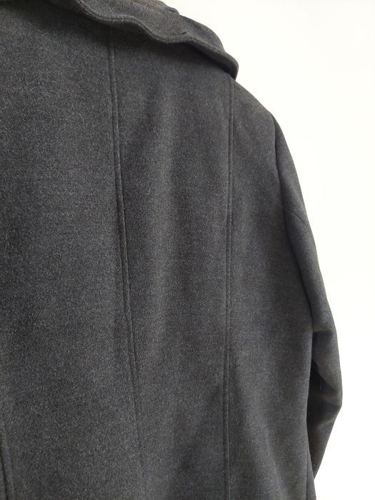 Ciemnoszary płaszcz damski na guziki BodyFlirt