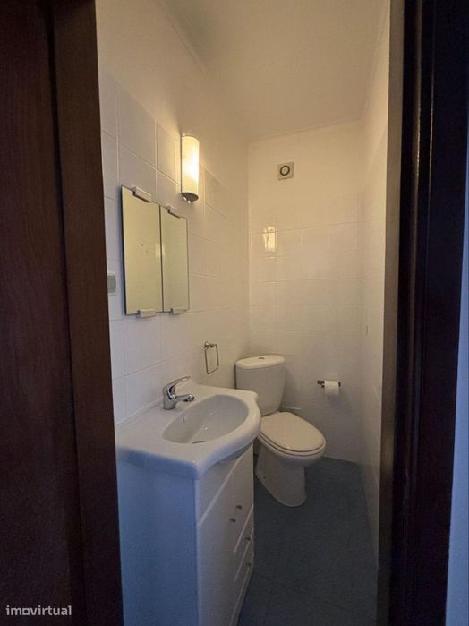 Quarto - localizado em Carcavelos Lisbon