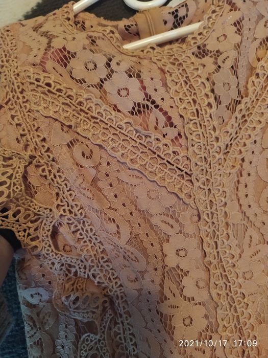 sprzedam  sukienka r. s
 Koronkowa i Plisowany dół