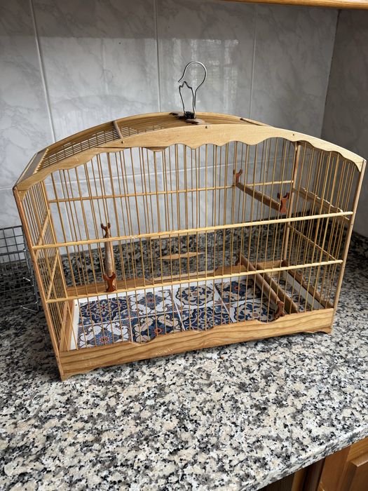 Gaiola de madeira artesanal