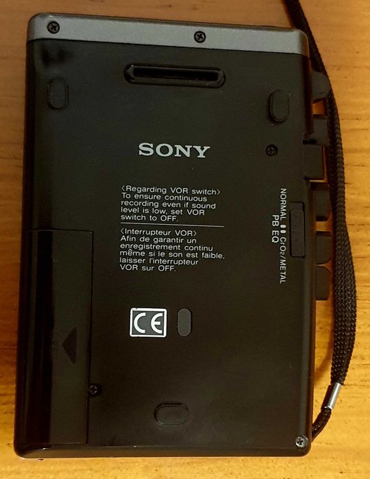 Gravador cassetes Sony.