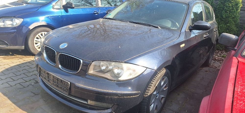 Całe BMW Seria 1 E87 na części Monacoblau metalic