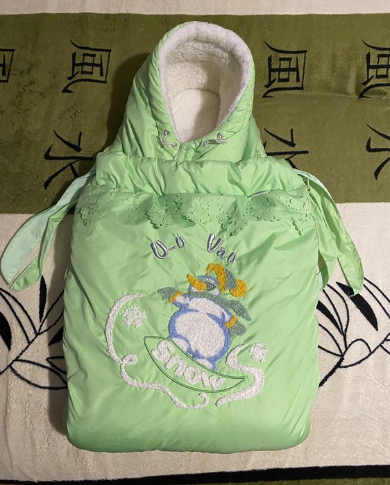 Продам теплый, удобный конверт на овчине на выписку и прогулок.