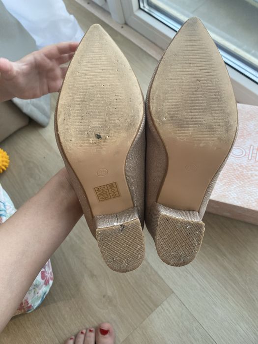 Туфлі на підборах