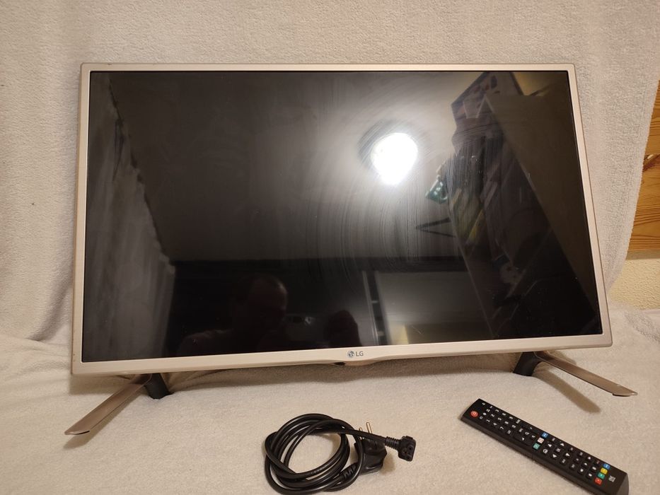 Telewizor  32 nie włącza  się ekran