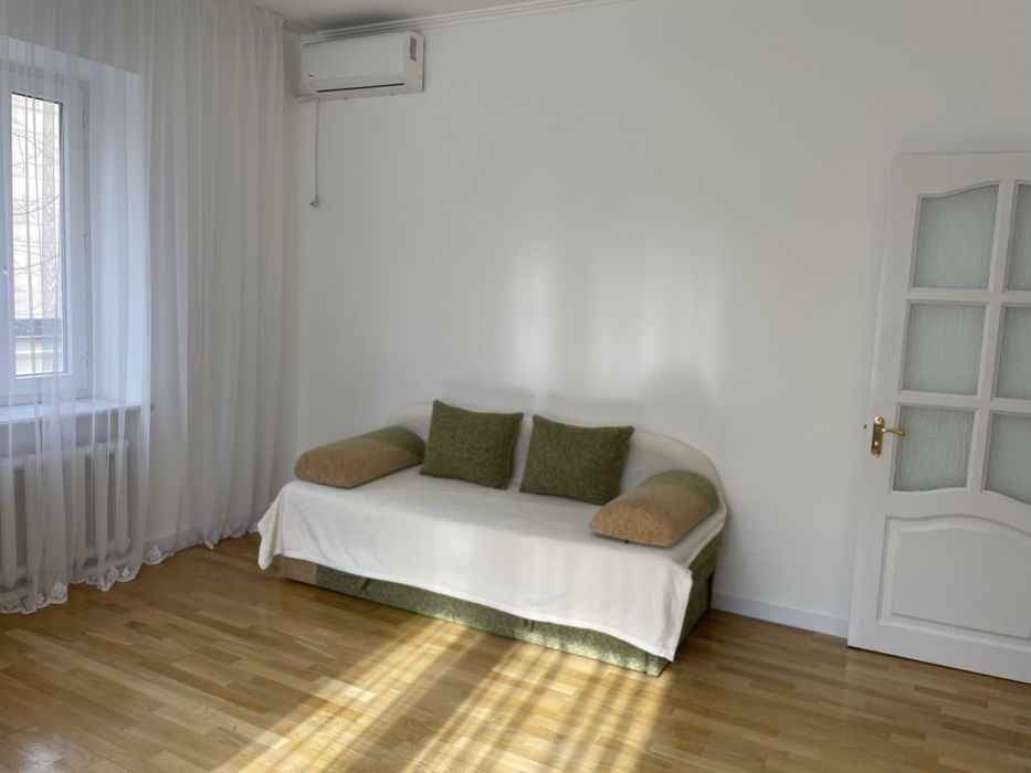 Подобов 2-ка в самому центрі, документи.