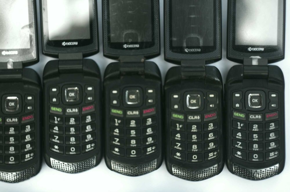 Захищені телефони розкладушки KYOCERA DURA Samsung Convoy від 600 гр