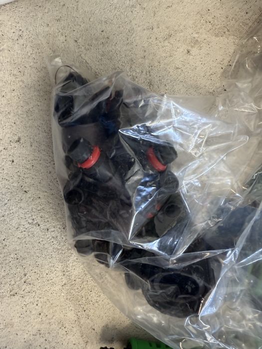 Vario material de rega para jardim