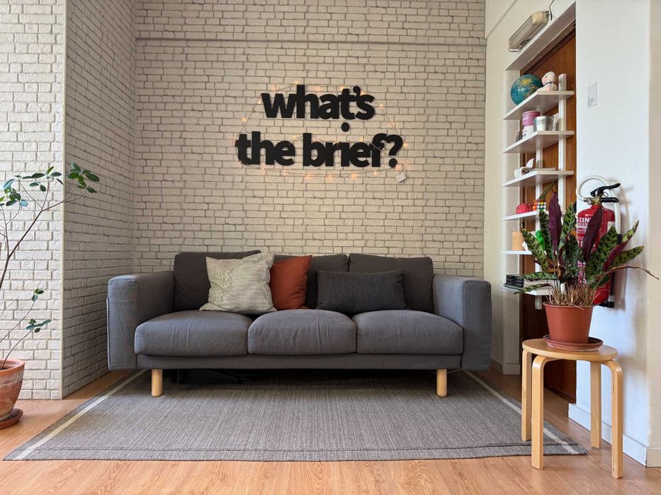 Sofa Ikea, 3 lugares,  cinzento escuro - como novo