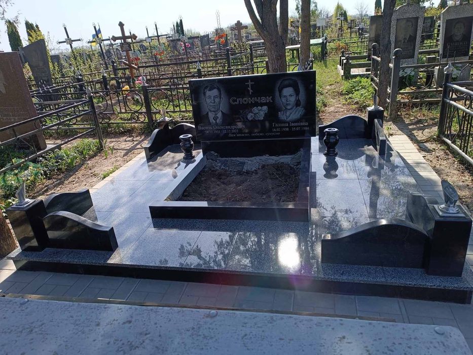 Памятники, гранитные ограды, цоколя