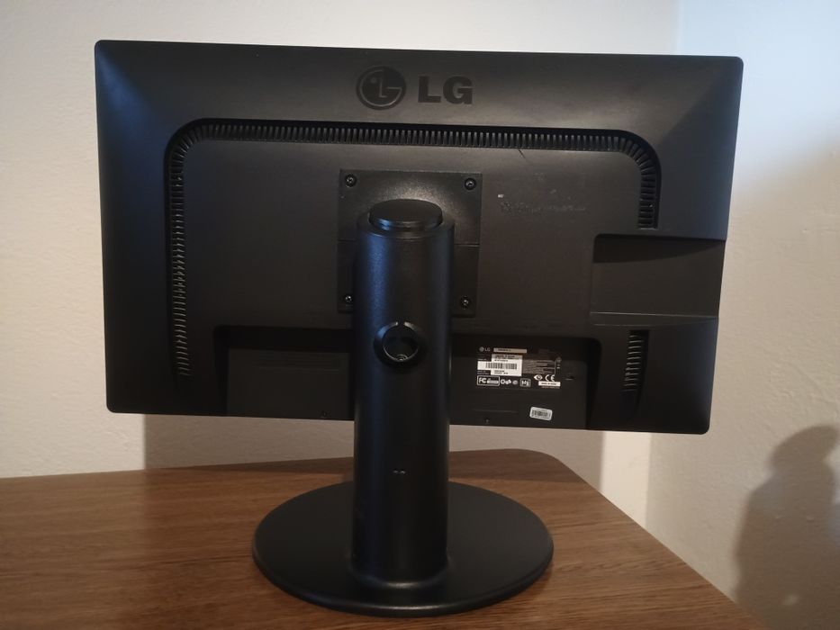 Monitor LG regulowany