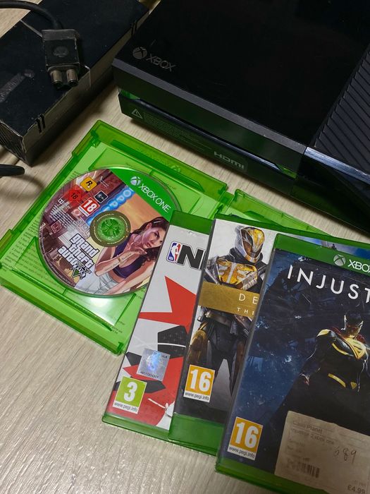 Приставка Xbox one з іграми GTA 5