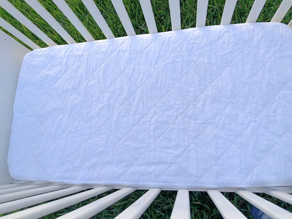 Cama de bebé do IKEA.