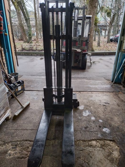 Штабелер в отличном состоянии