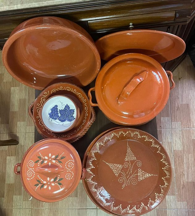 Louças de barro variadas