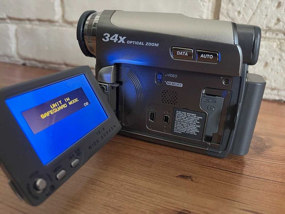 Відеокамеруа JVC GR-D760E