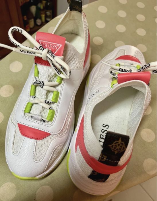 Ténis Guess 39 brancos, rosa e verde