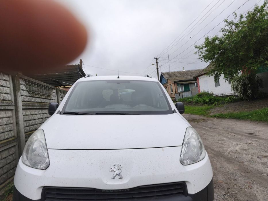 Продам автомобіль Пежо Партнер.