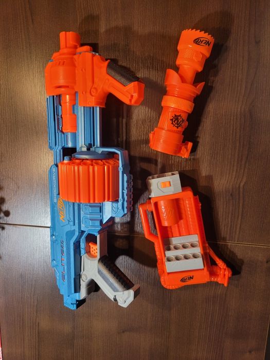 Mega nerf z celownikiem i magazynkiem