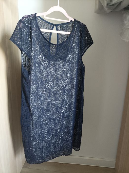 Sukienka koronkowa granatowa 42