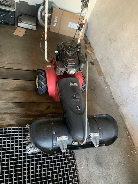 Zamiatarka spalinowa z silnikiem HONDA