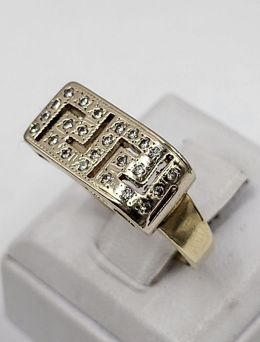 Золота каблучка з діамантами