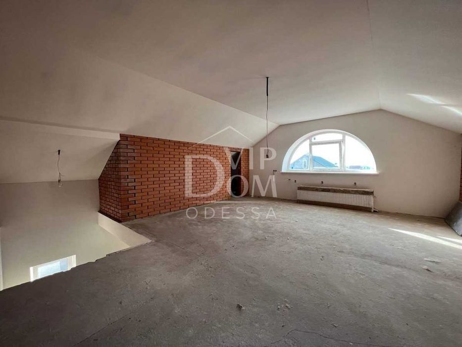 ПРОДАМ Отличный  Дом из кирпича и ракушечника Киевский район.