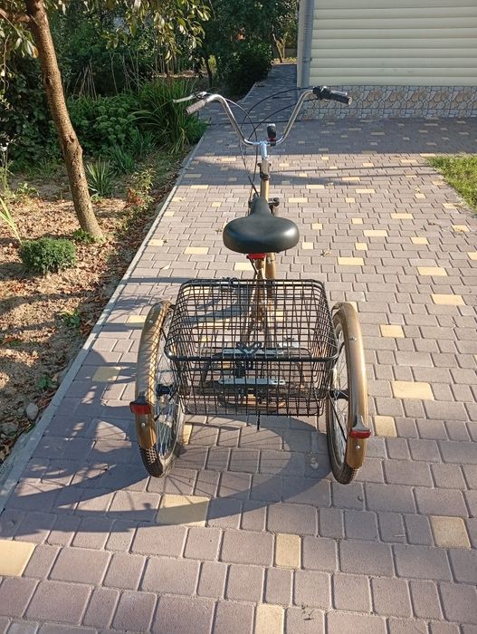 Продається трьох колісний велосипед на гарантії повністю новенький