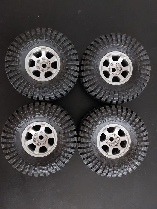 1.9" Beadlock Aluminum Wheels with Trepador Tires